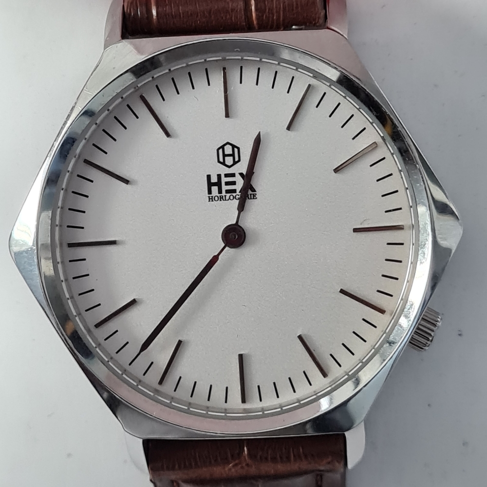Hex watch quartz